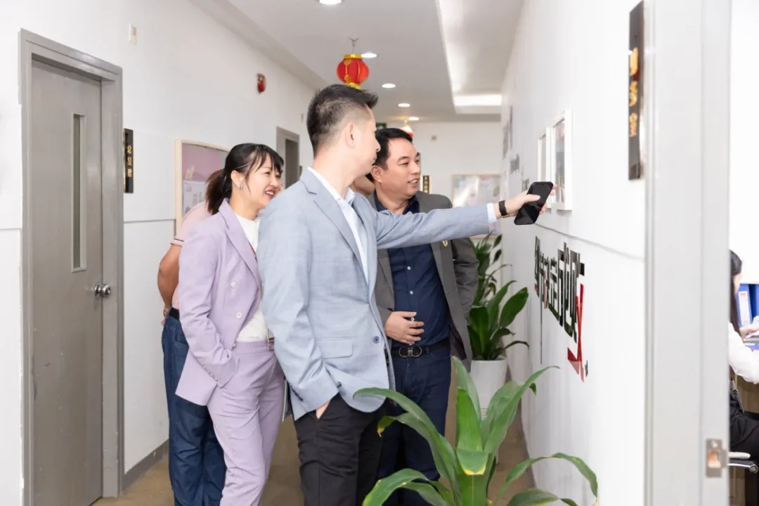 熱烈歡迎深圳市芯片行業(yè)協(xié)會蒞臨君林集團(tuán)交流座談！
